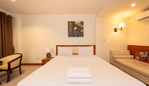 Standard Room, 1 King Bed