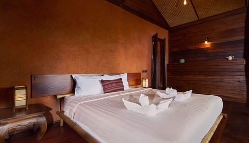 Traditional Studio, 1 King Bed, Balcony, Hill View