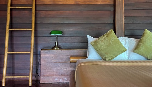 Traditional Studio, 1 King Bed, Garden View