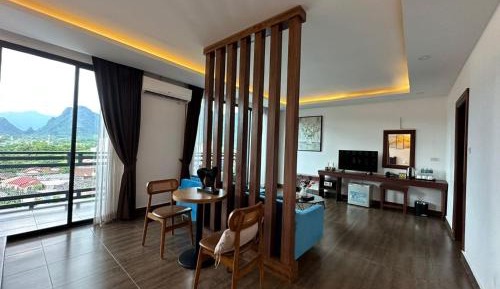 Suite with Mountain View