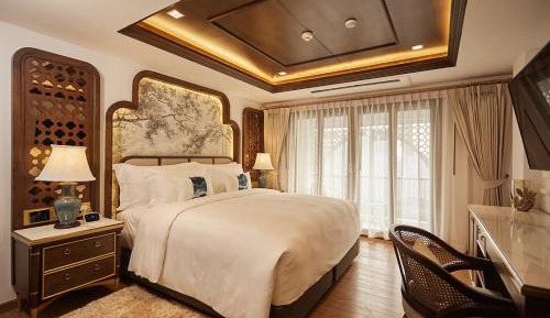Honeymoon Suite