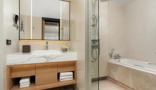 One-Bedroom Executive King Suite with City View