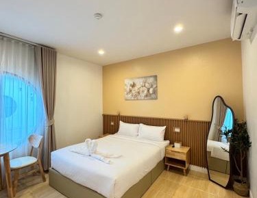 Standard Queen Room