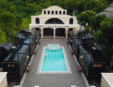 Queen Room with Pool View