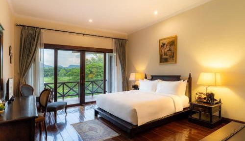 Suite with Mountain View