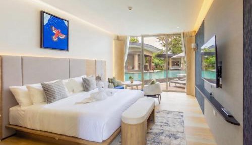 Queen Room with Pool View
