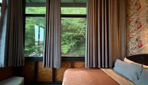 Queen Room with Garden View