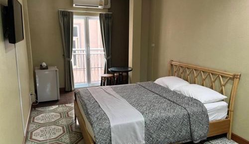 Standard Queen Room