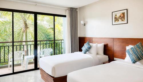 Queen Room with Pool View