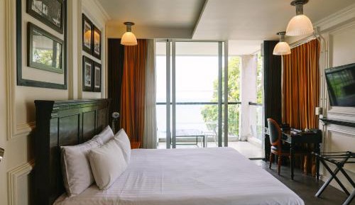 Deluxe Ocean View King Bed