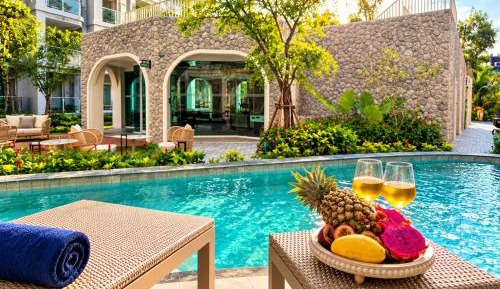 Two-Bedroom Deluxe Apartment with Balcony