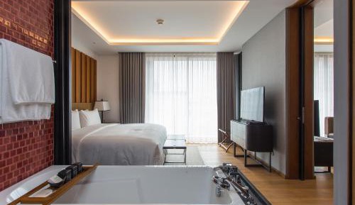 One-Bedroom Suite