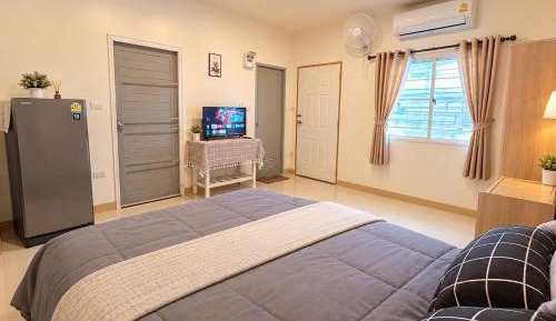 Deluxe Room (2 Adults + 1 Child)