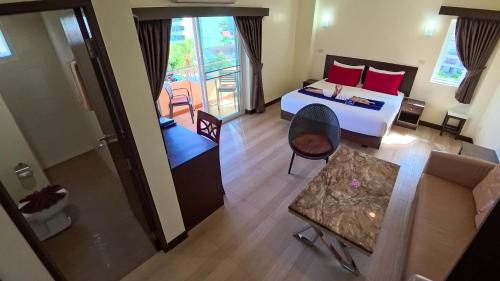 Deluxe Double Room with Balcony and Sea View