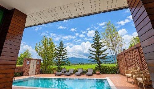 Double or Twin Room with Mountain View