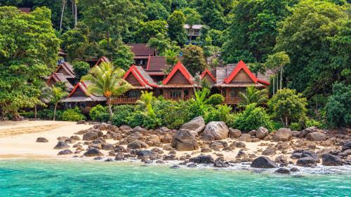 Beach Front Bungalow with Two Queen Beds- Air Conditioning