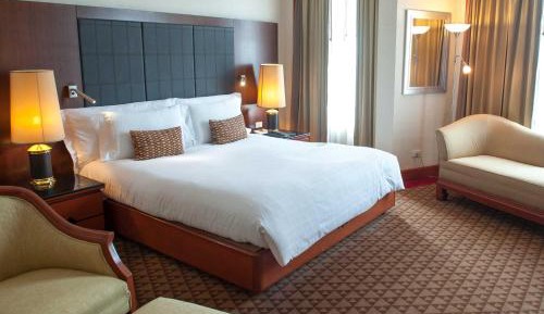 Deluxe Corner Room