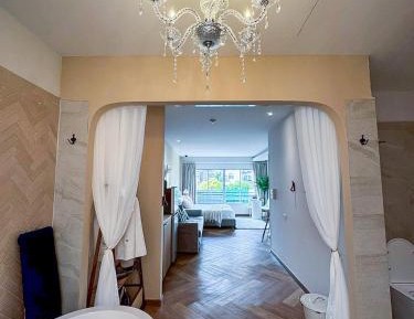 Deluxe Suite with Spa Bath