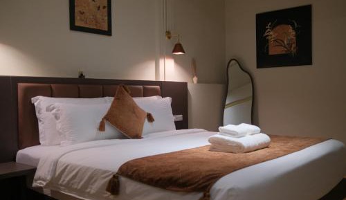 Deluxe Queen Room