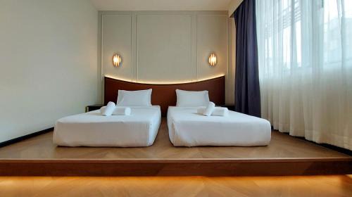 Grand Deluxe King or Twin Bed