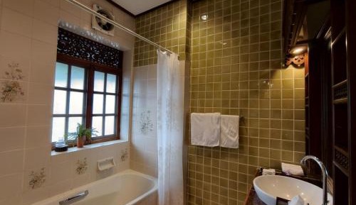 Suite with Hot Tub