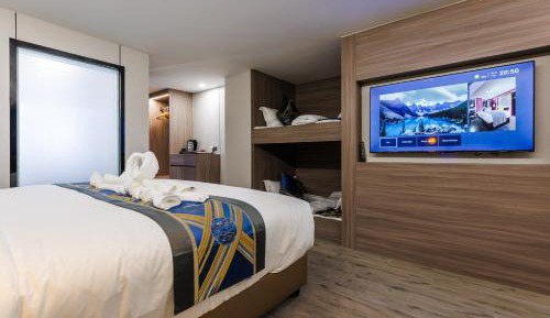Deluxe Family Room
