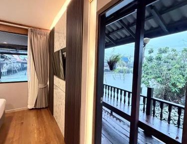 Deluxe King Suite