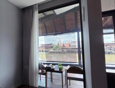 Deluxe Queen Suite
