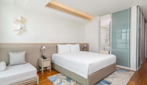 Premier Deluxe Twin Room with City View