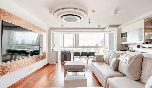 Two-Bedroom Deluxe Apartment with Balcony