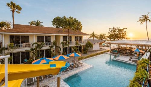 Premier room AB5 with pool view 