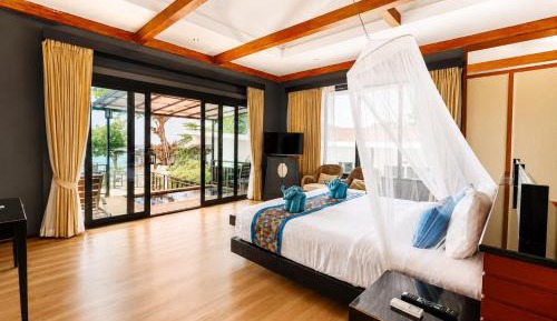 Villa with Plunge Pool