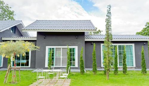 Villa with Garden View
