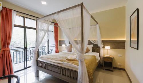 Junior Suite with Garden View