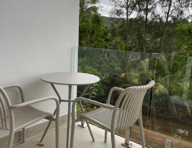 King Room with Pool View