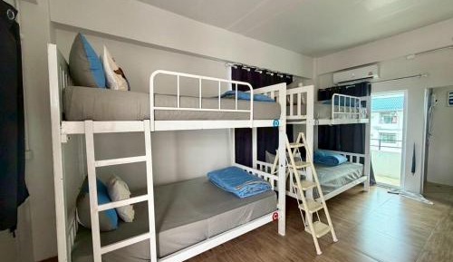 Bunk Bed in Mixed Dormitory Room