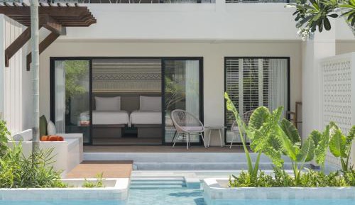 Twin Deluxe Room Pool Access