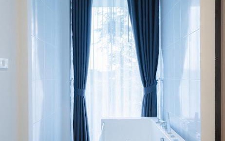 Deluxe Suite with Spa Bath