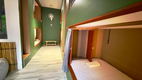 Single Bed in Mixed Dormitory Room