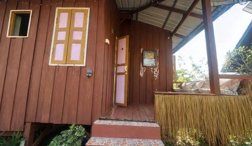 Deluxe Room (2 Adults + 1 Child)