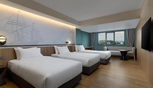 Deluxe Room with Three Single Beds - Non-Smoking