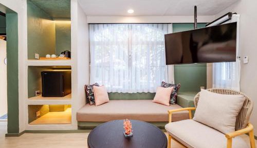 Double or Twin Room with private Pool
