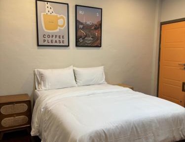 Queen Room with Shared Bathroom