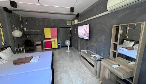 Deluxe Double or Twin Room with City View