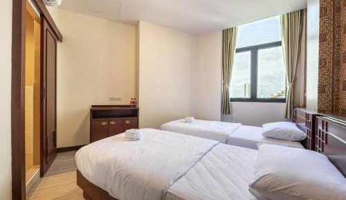 Twin Room with City View