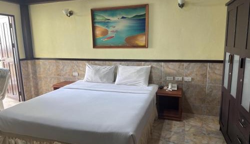 Standard Queen Room