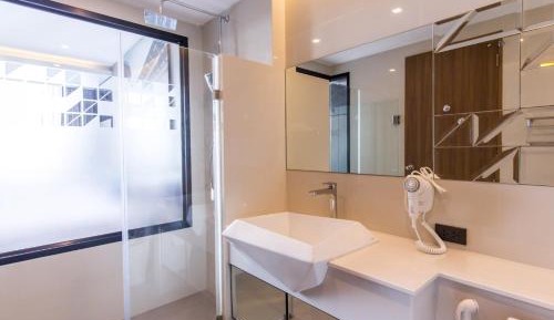 Deluxe Double Room (2 Adults + 1 Child)