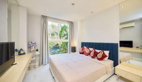 Superior One-Bedroom Apartment with Balcony