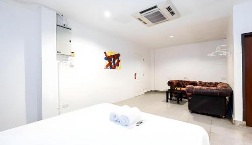 Deluxe Studio