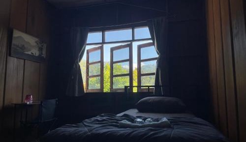 Standard Single Room with Mountain View
